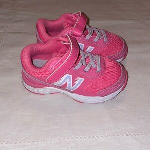 NEW BALANCE Toddler 680v6. Size 4
